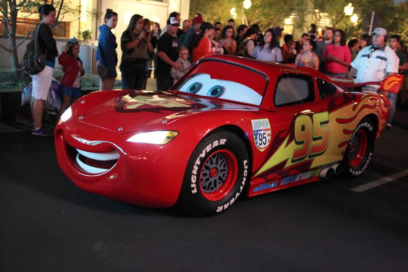 what type of car is lightning mcqueen