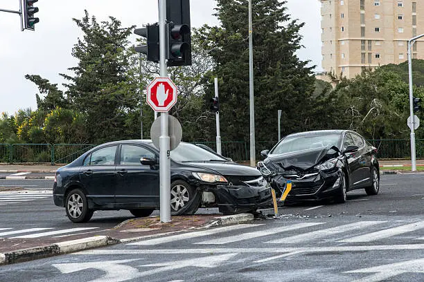 Vehicle Accident at Intersections with Flashing Lights